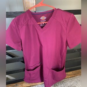 Dickies Size Small Womens Wine Colored Scrub Top